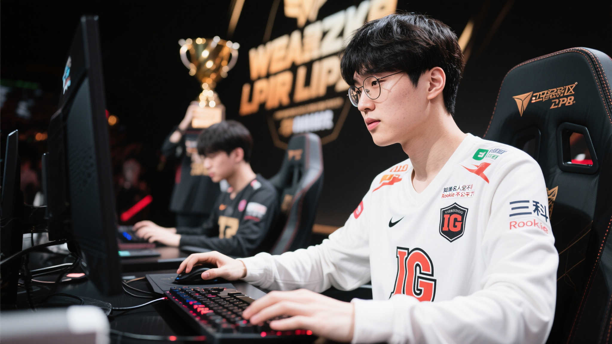 Uzi入选《LOL》名人堂！下一个传奇人物你猜是谁？